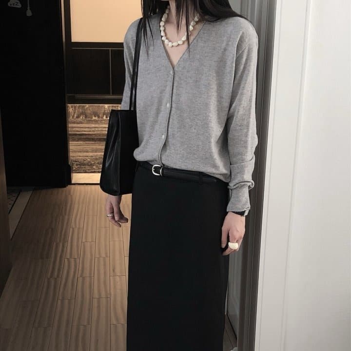 [LE BUTTER] Dran V-Neck Cardigan 1