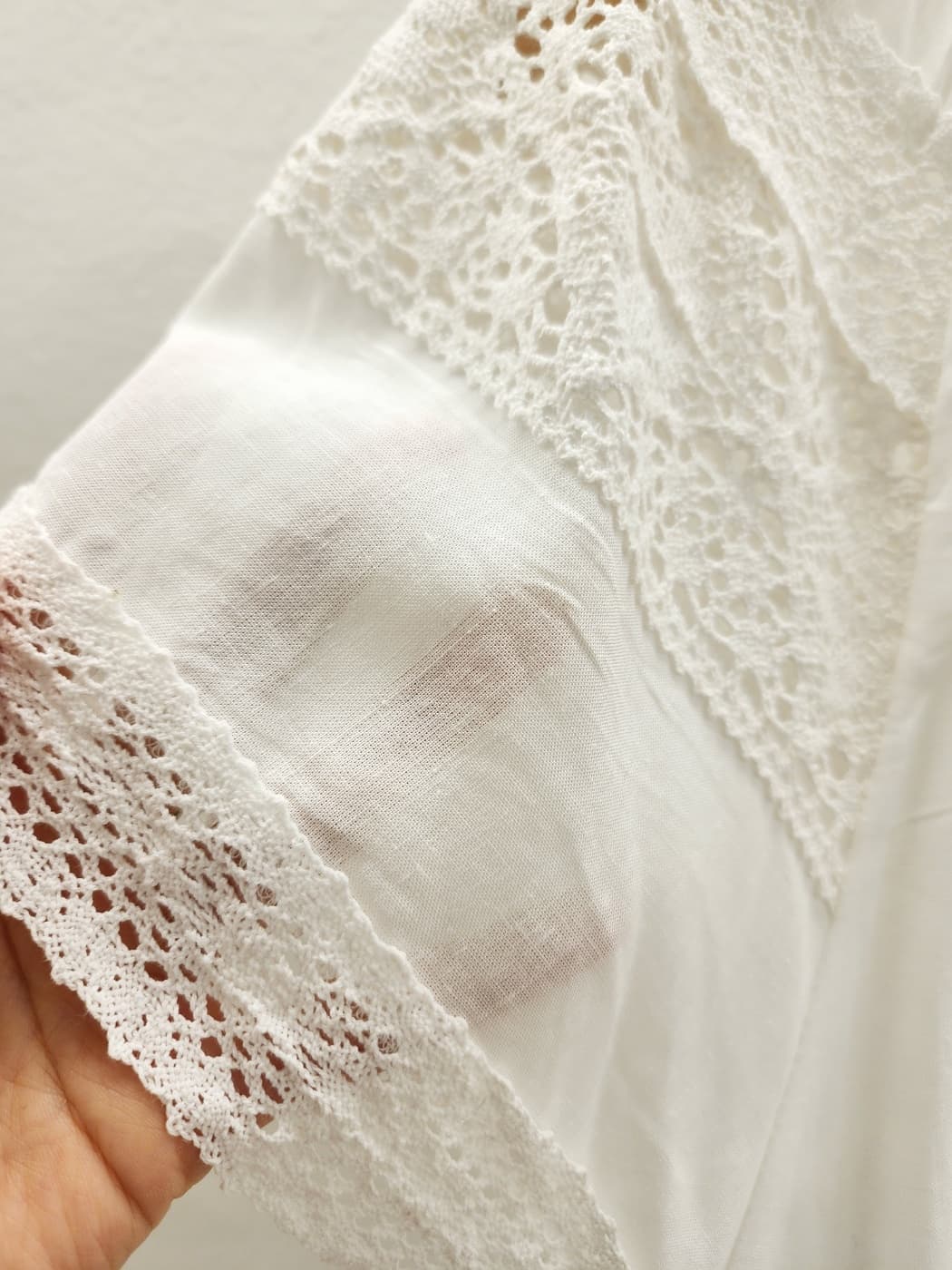 [MARIGOLD] Art Cream Embroidery Blouse 5