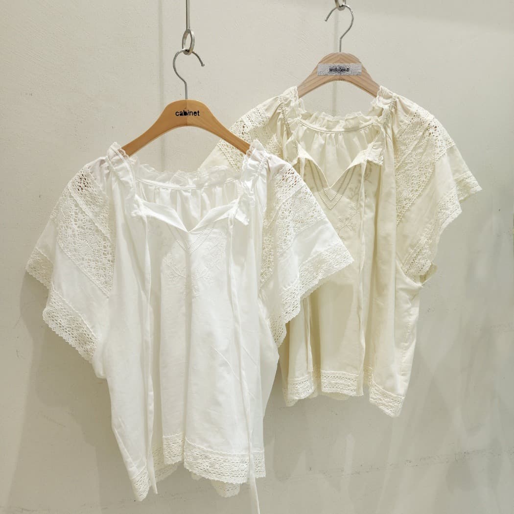 [MARIGOLD] Art Cream Embroidery Blouse 1