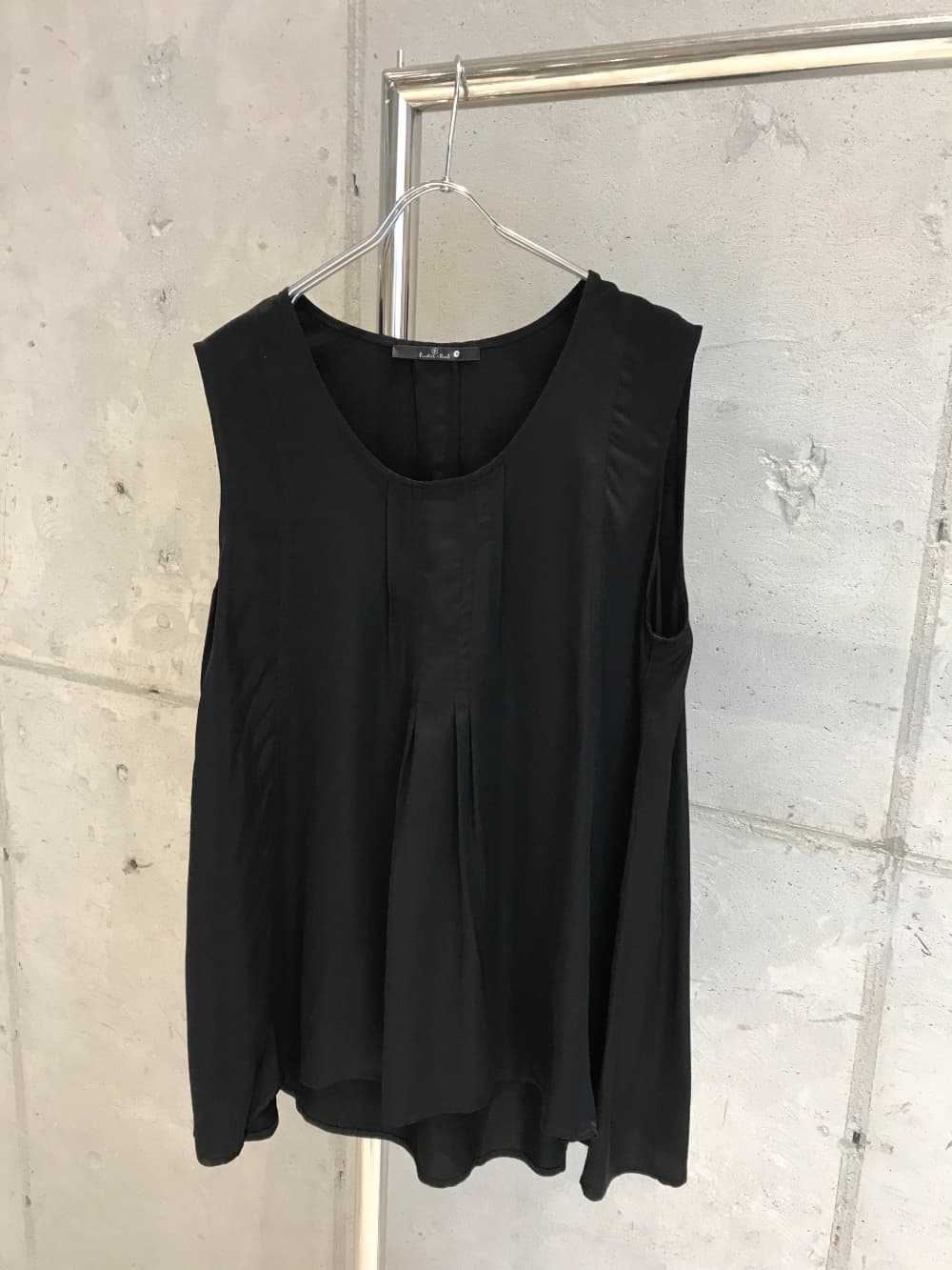 [ROOKIEBUD] Pin Tuck Pleated Sleeveless Top 3