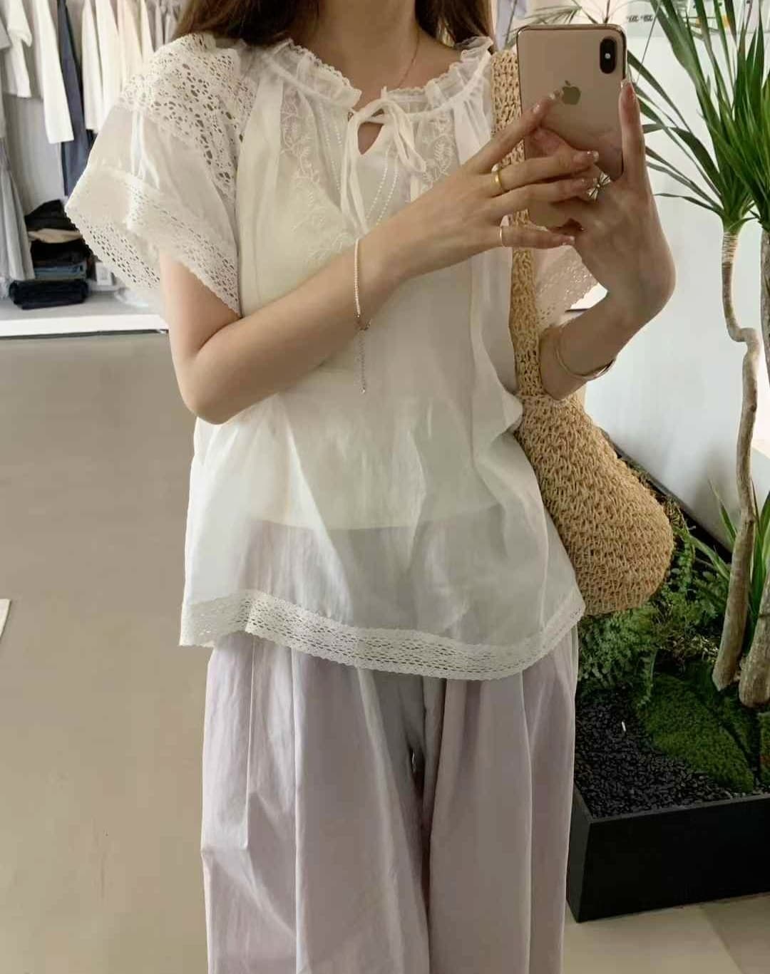 [MARIGOLD] Art Cream Embroidery Blouse 3