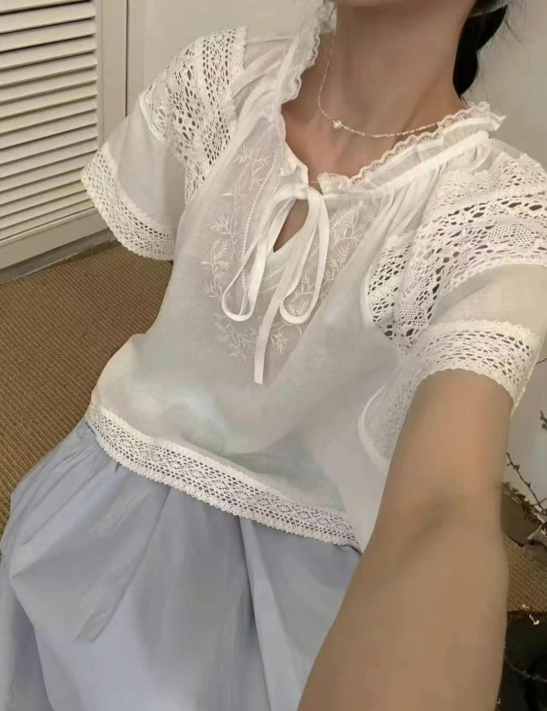 [MARIGOLD] Art Cream Embroidery Blouse 2