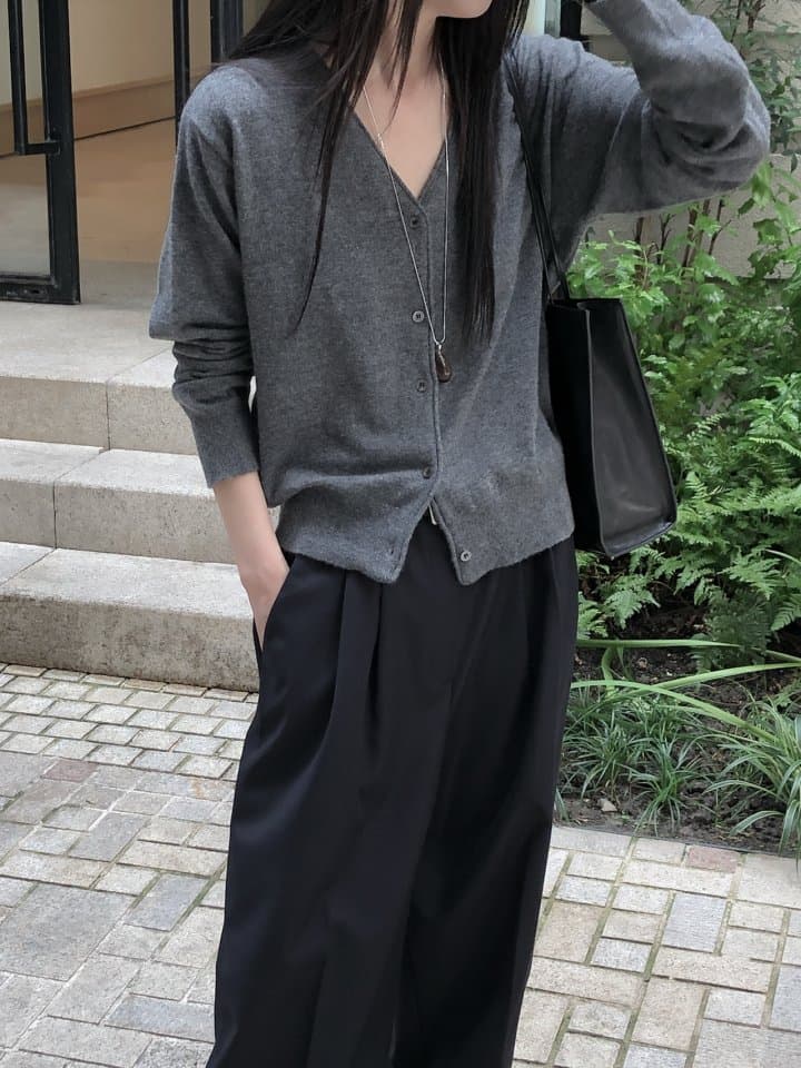 [LE BUTTER] Dran V-Neck Cardigan 10