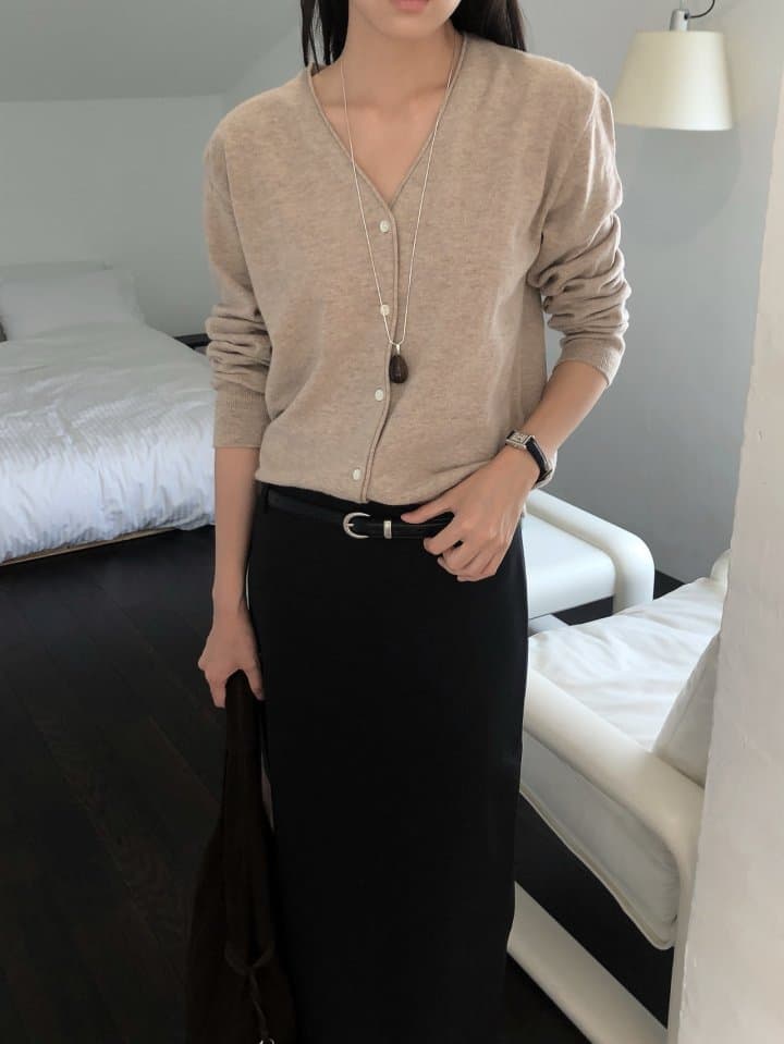 [LE BUTTER] Dran V-Neck Cardigan 7