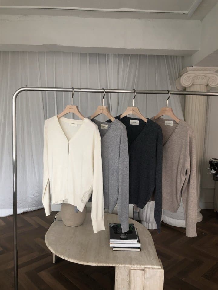 [LE BUTTER] Dran V-Neck Cardigan 9