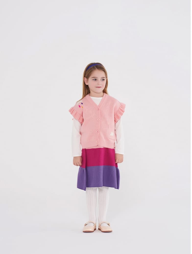 [SKIN2ND] Ruffled Knit Vest 6