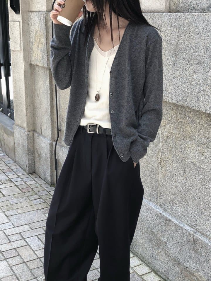 [LE BUTTER] Dran V-Neck Cardigan 3