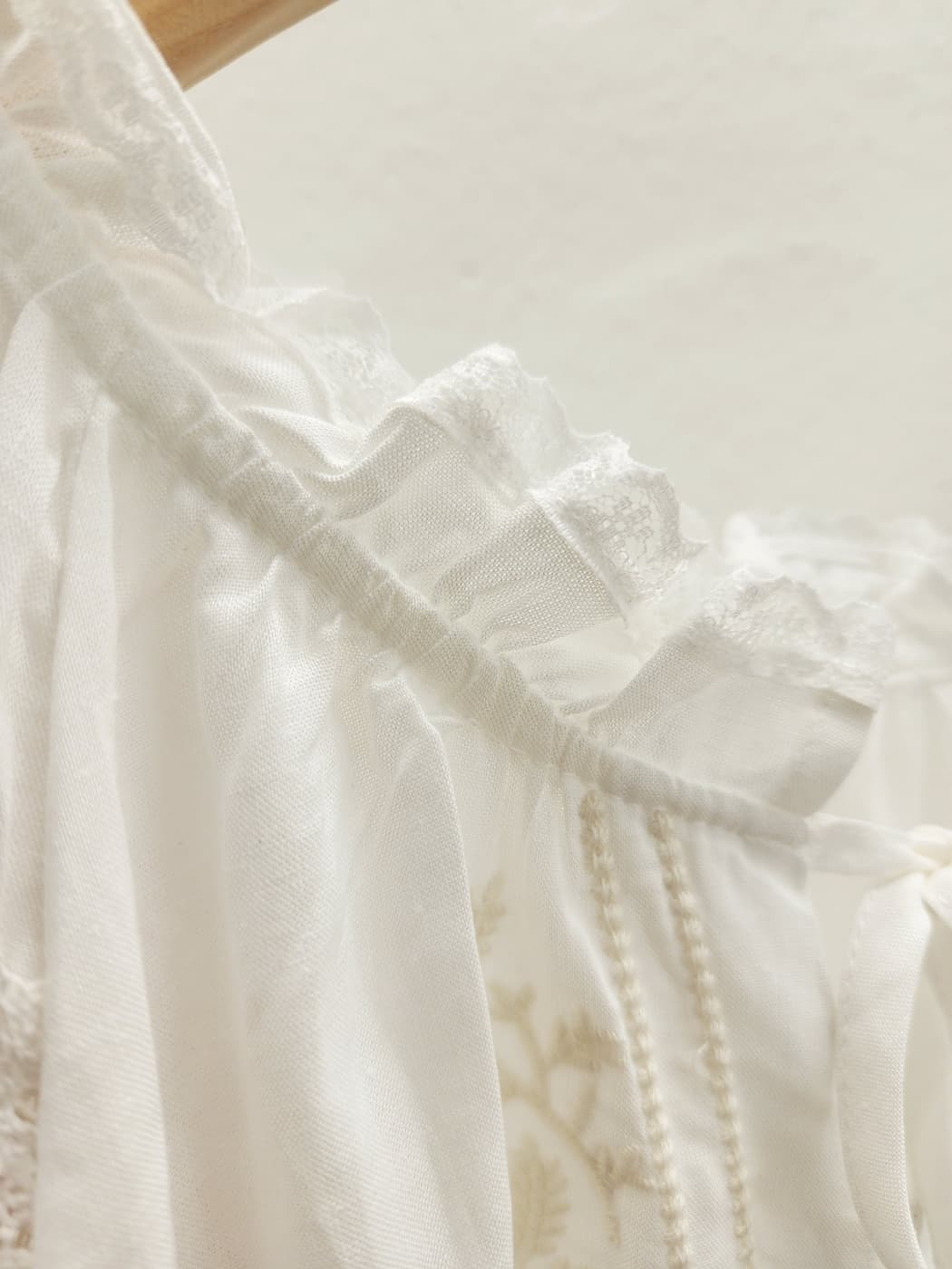 [MARIGOLD] Art Cream Embroidery Blouse 6