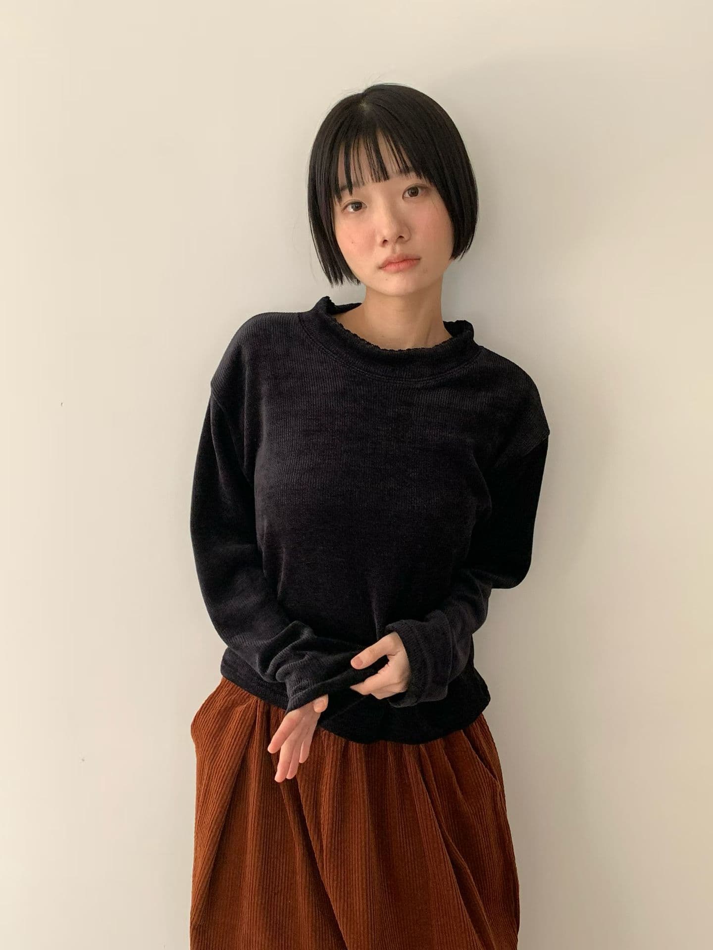 [VENTI] Pongdang Velvet Mock Neck T-Shirt 4