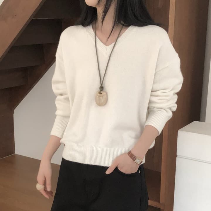 [LE BUTTER] Cashmere V-Neck Knit 1