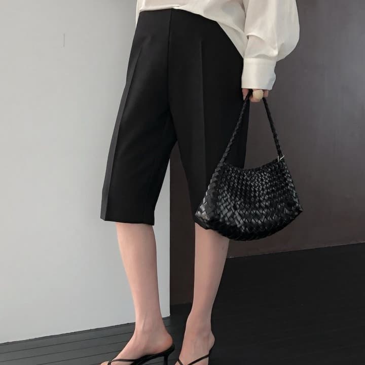 [LE BUTTER] Capri Slacks 1