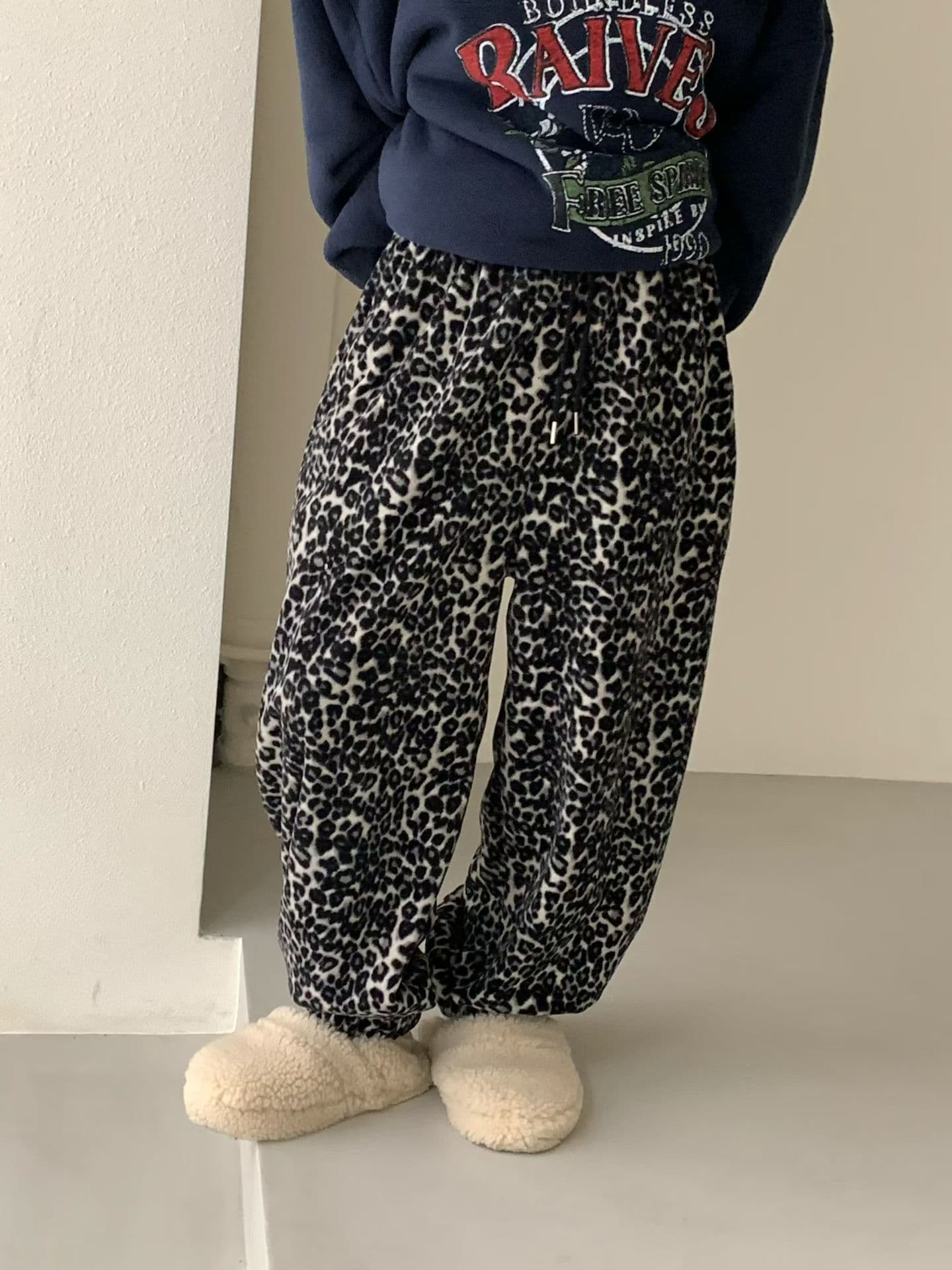 [VENTI] Leopard Fleece Jogger Pants 10