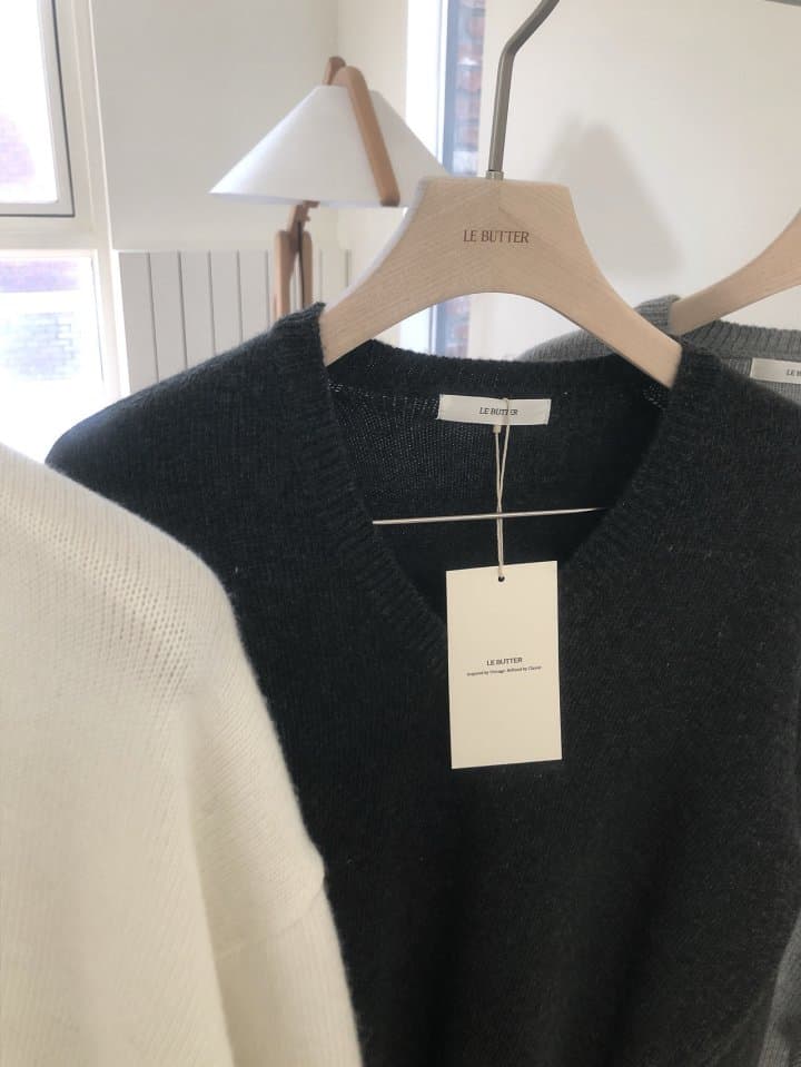 [LE BUTTER] Cashmere V-Neck Knit 4