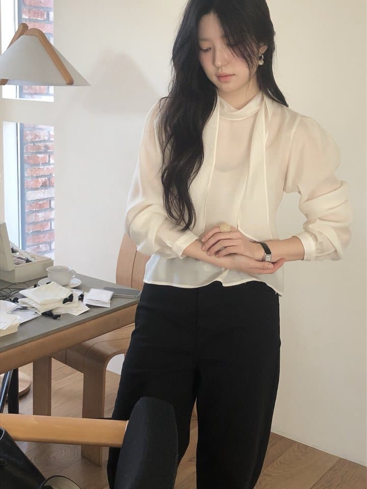 [LE BUTTER] Scarf Blouse 3