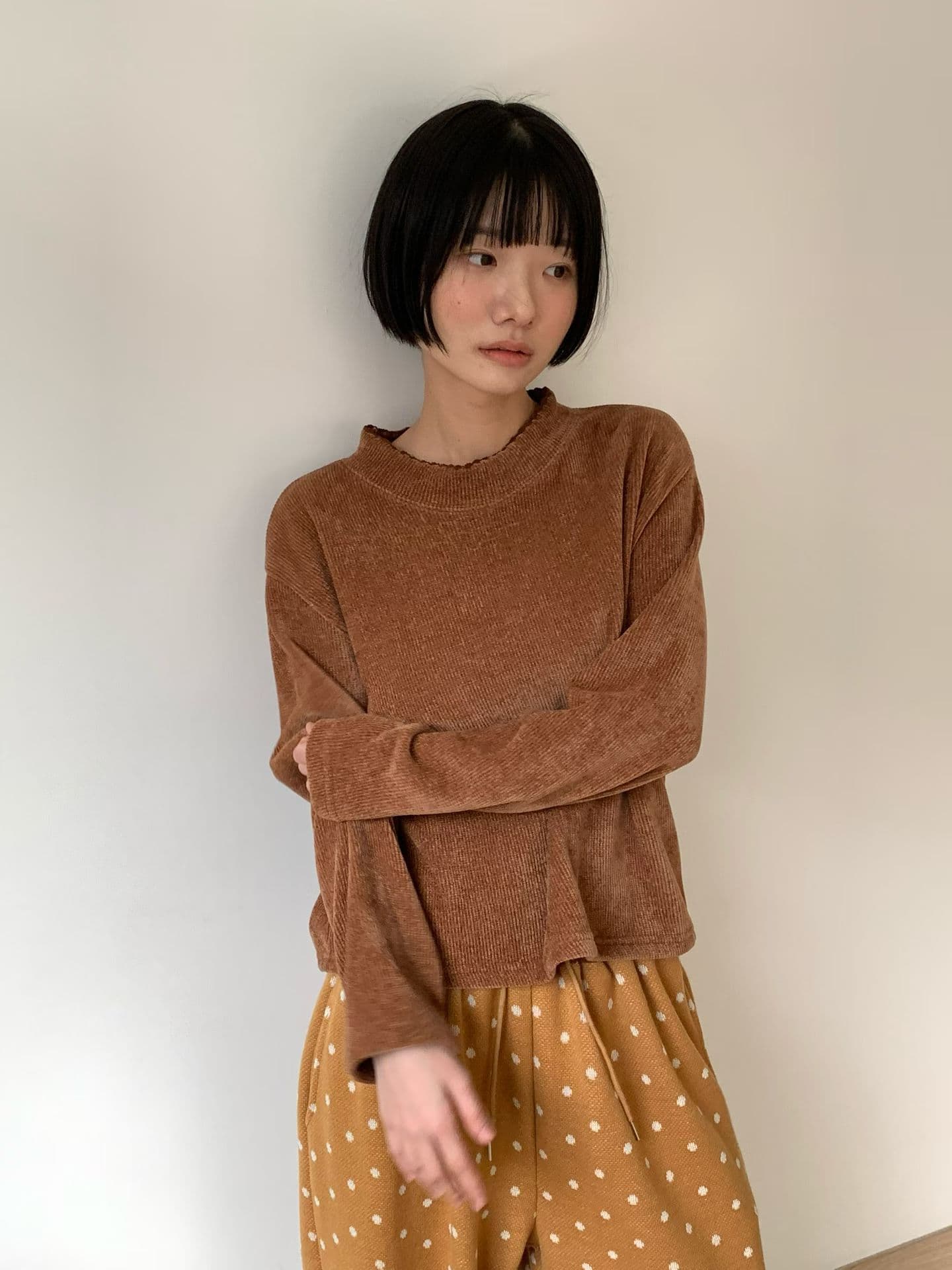 [VENTI] Pongdang Velvet Mock Neck T-Shirt 10
