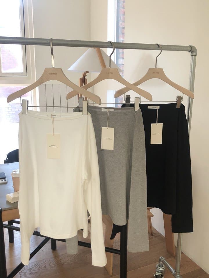[LE BUTTER] Wide-Neck T-Shirt 4