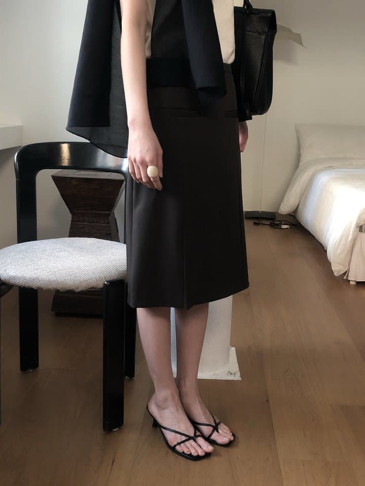[LE BUTTER] Knob Slit Skirt 8