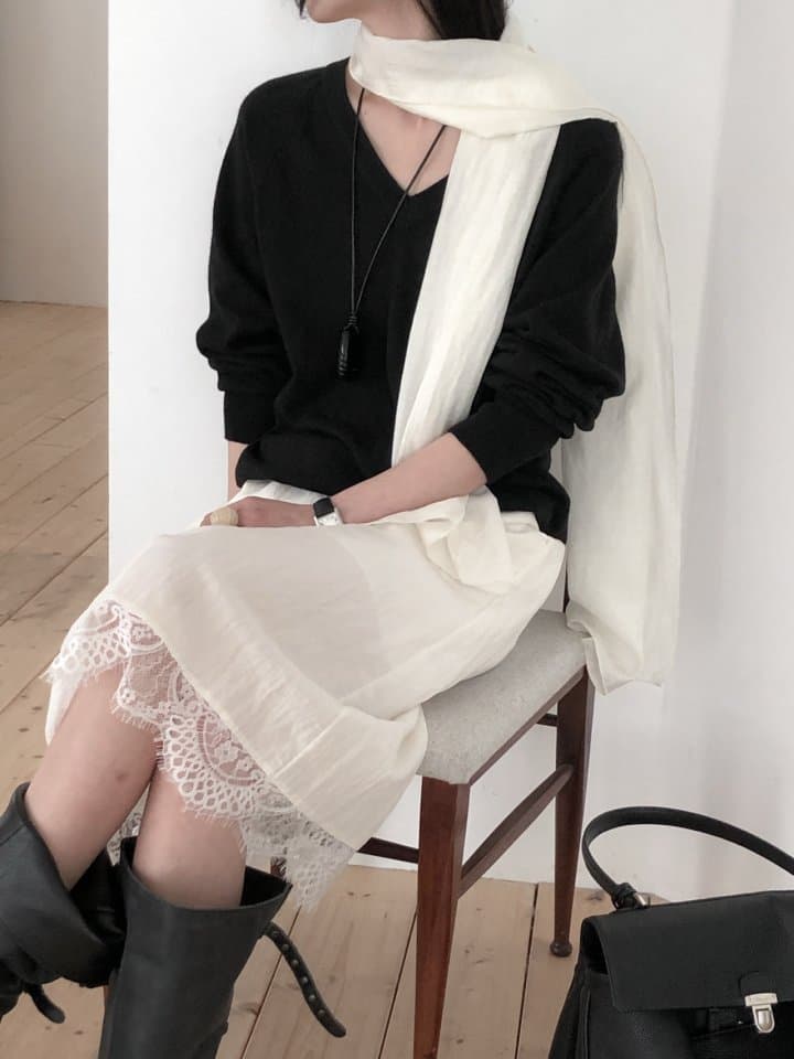 [LE BUTTER] Neuroe V-Neck Knit 9