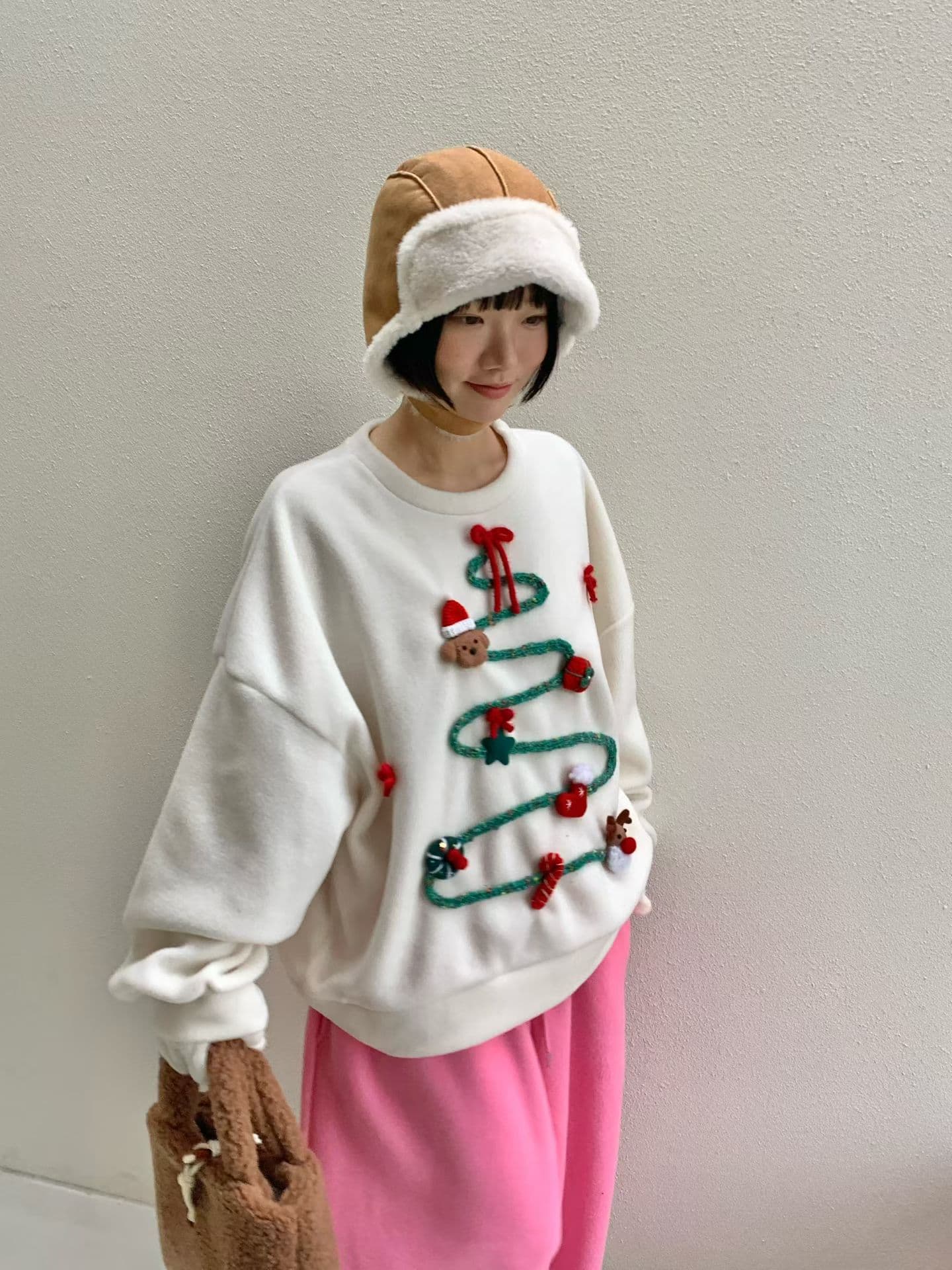 [VENTI] Christmas Box Sweatshirt 4