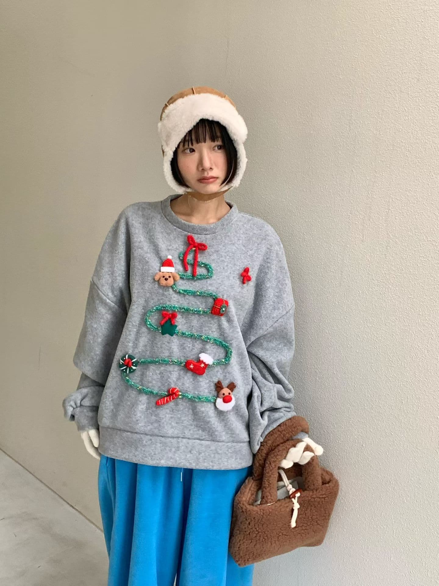 [VENTI] Christmas Box Sweatshirt 5