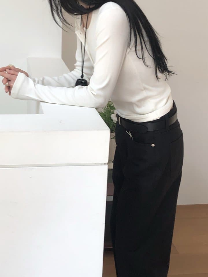 [LE BUTTER] Ribbed Button T-Shirt 2