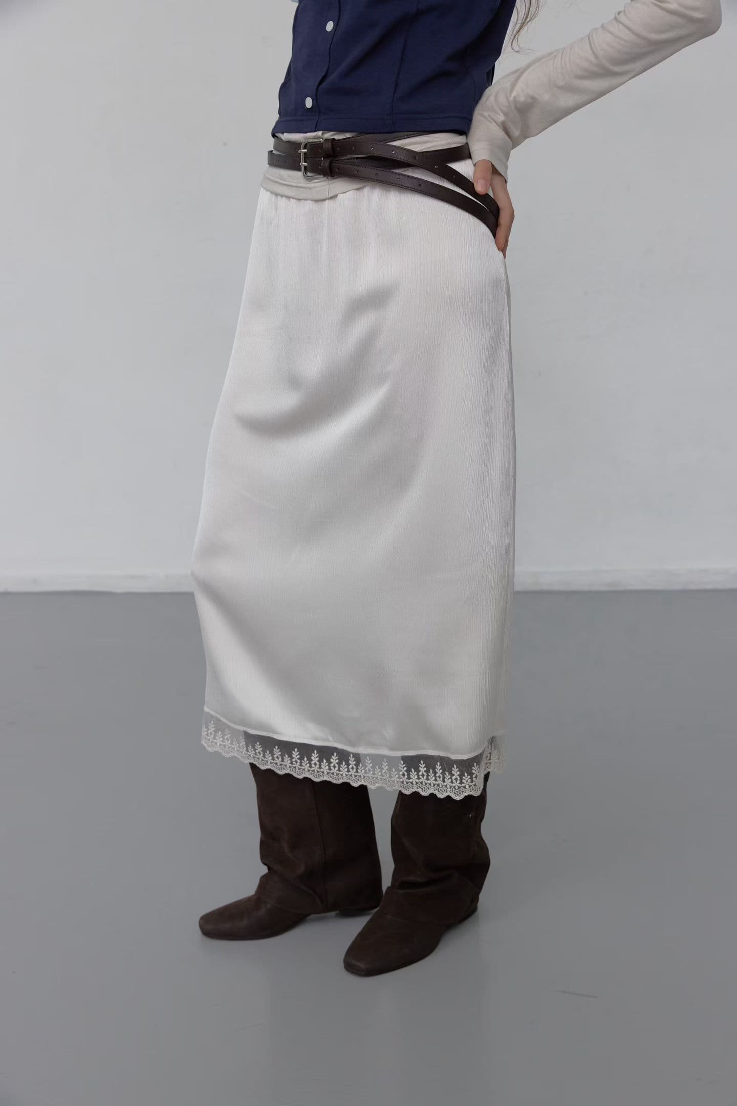 [FOUNDATION] Loin Lace Satin Banded Skirt 7
