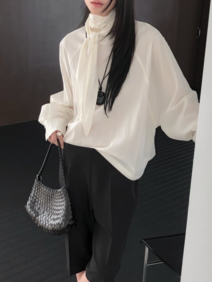 [LE BUTTER] Mer Scarf Blouse 4