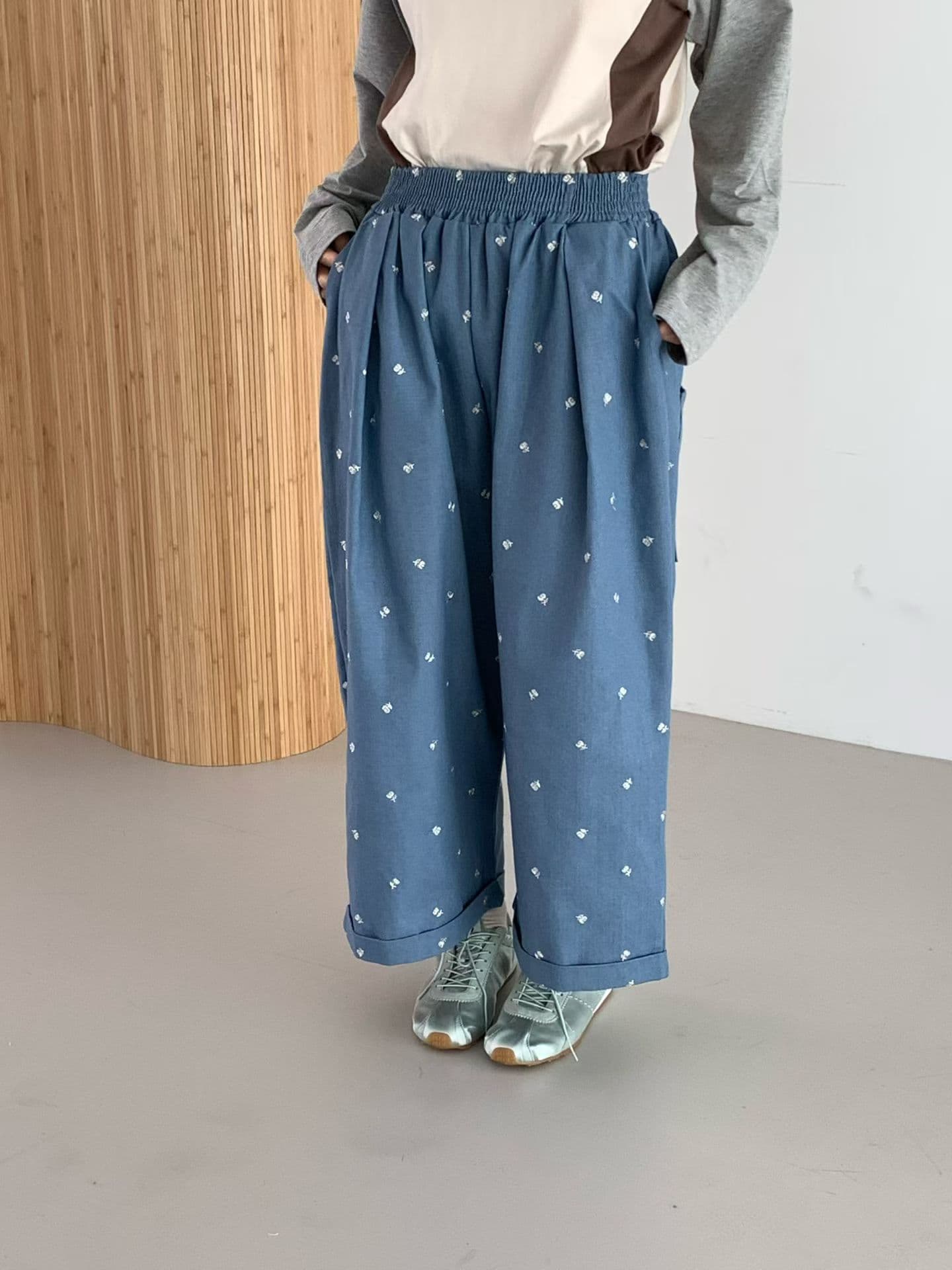 [VENTI] Berry Denim Embroidered Pants 5