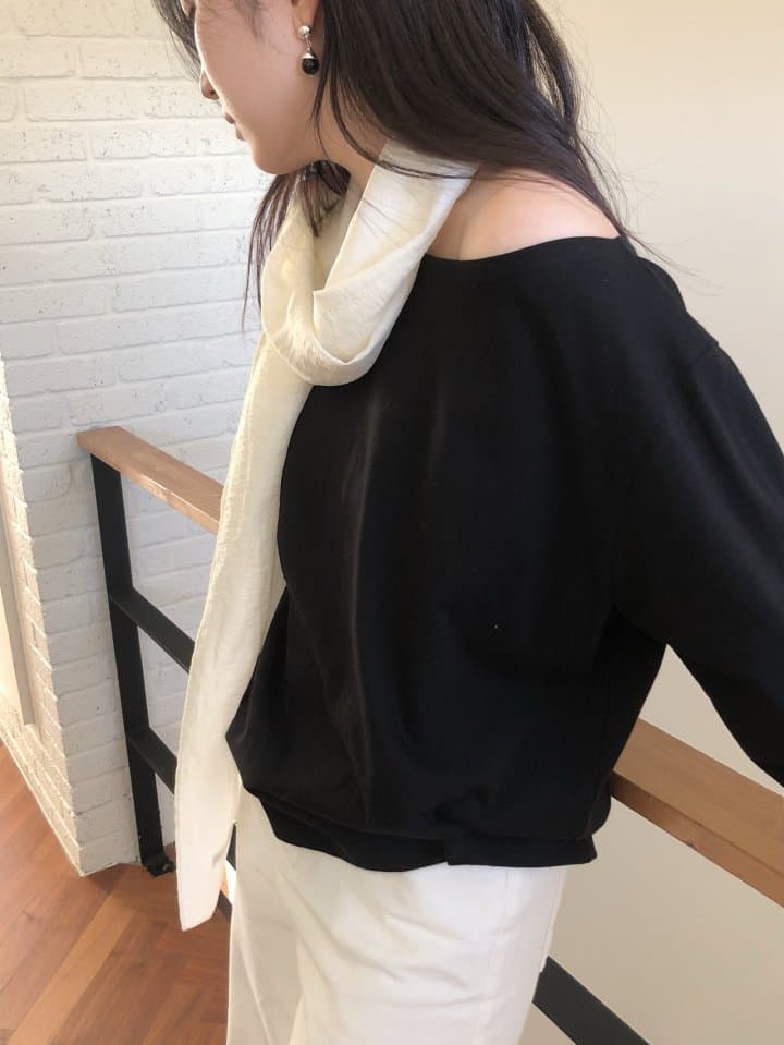[LE BUTTER] Wide-Neck T-Shirt 2