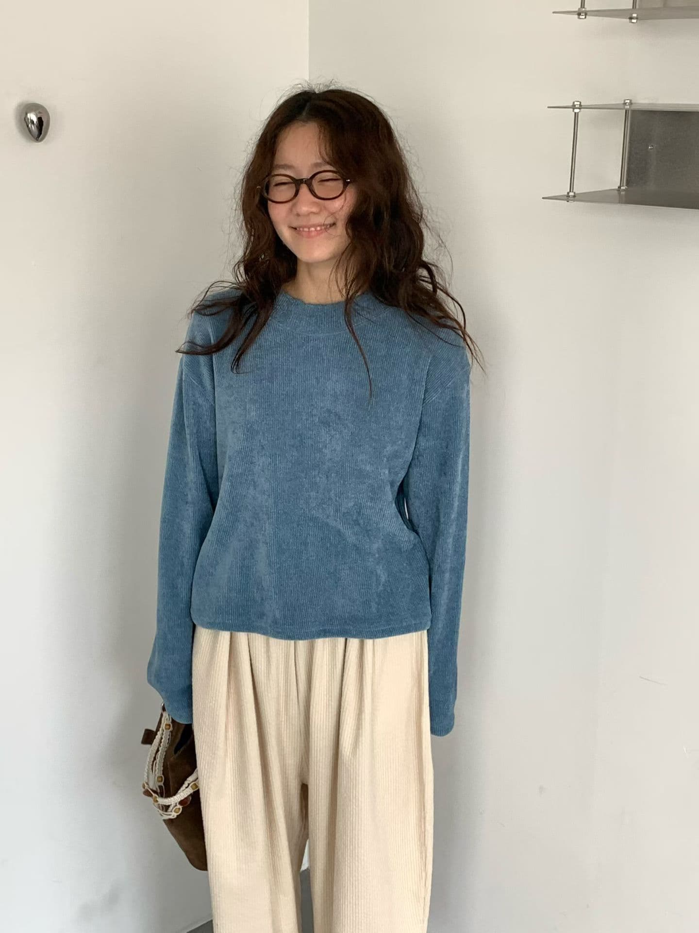 [VENTI] Pongdang Velvet Mock Neck T-Shirt 3