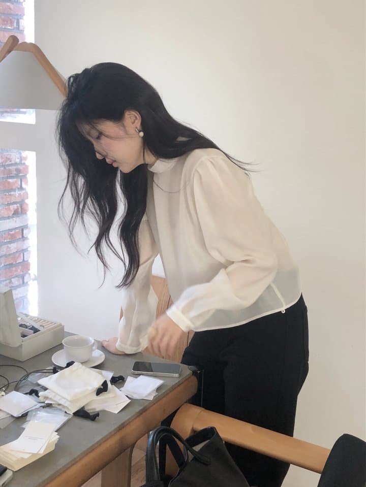 [LE BUTTER] Scarf Blouse 7