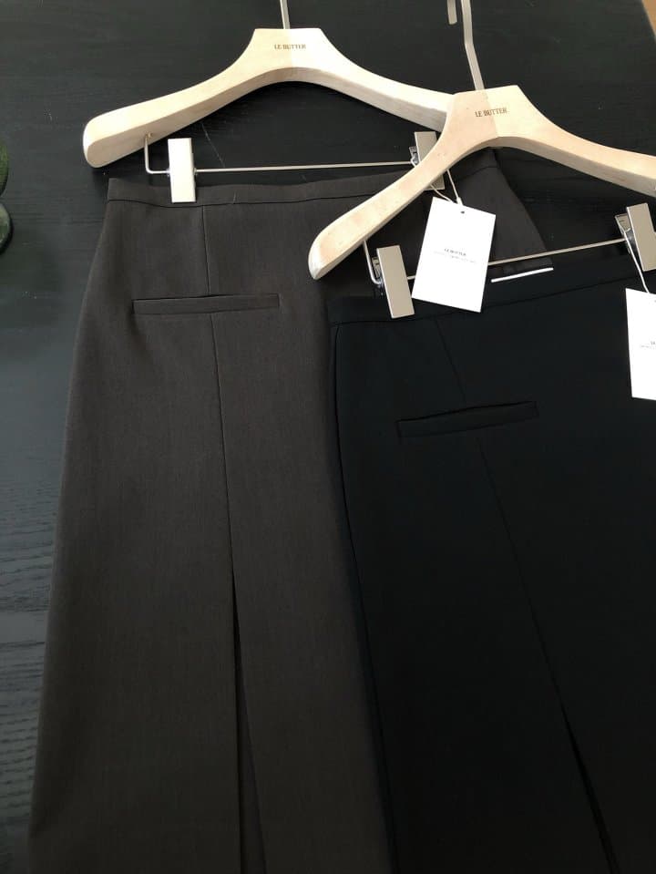 [LE BUTTER] Knob Slit Skirt 7