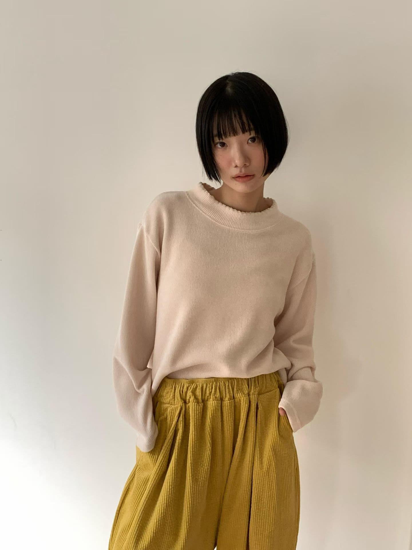 [VENTI] Pongdang Velvet Mock Neck T-Shirt 2