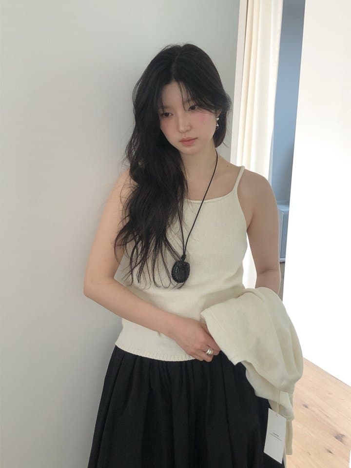 [LE BUTTER] Raccoon Tay Sleeveless Top 4