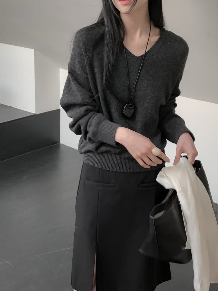 [LE BUTTER] Cashmere V-Neck Knit 3