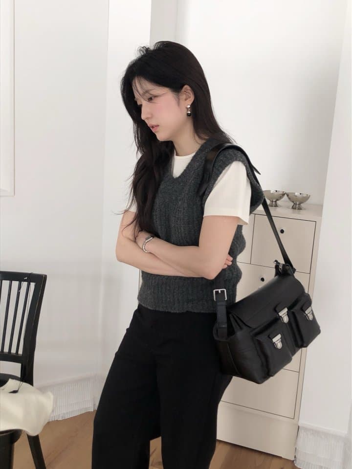 [LE BUTTER] Alpaca Vest 8