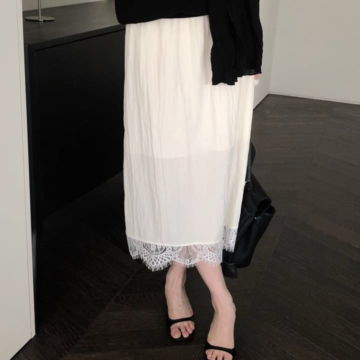 [LE BUTTER] Melbourne Lace Skirt 1