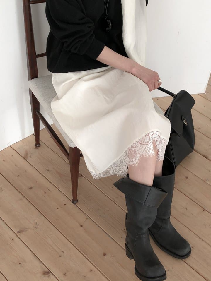 [LE BUTTER] Melbourne Lace Skirt 2