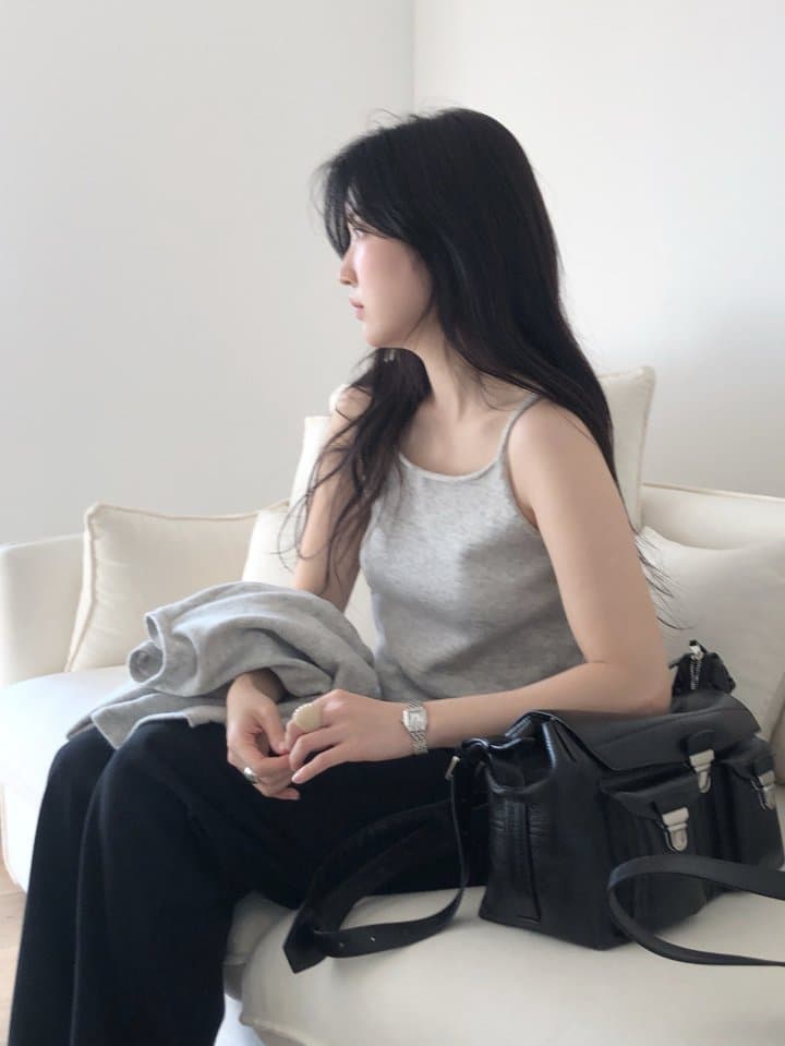[LE BUTTER] Raccoon Tay Sleeveless Top 9