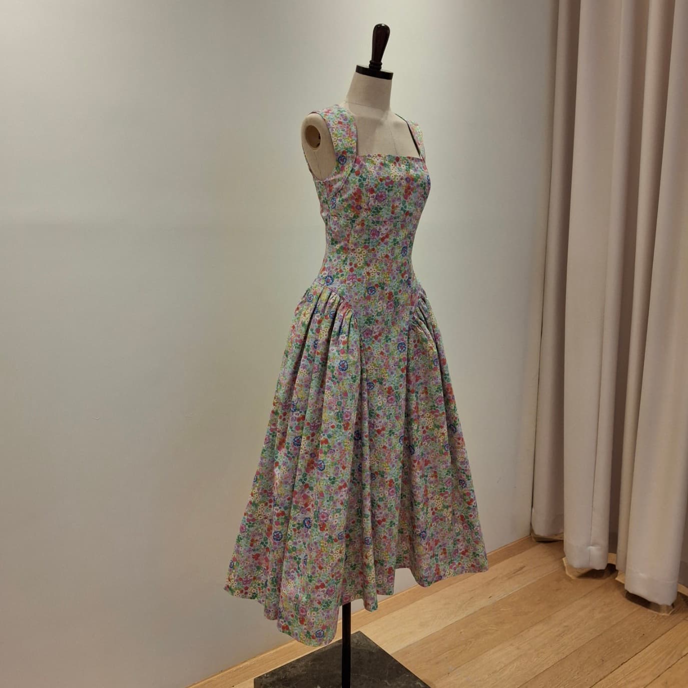 Flu Sleeveless Dress 2