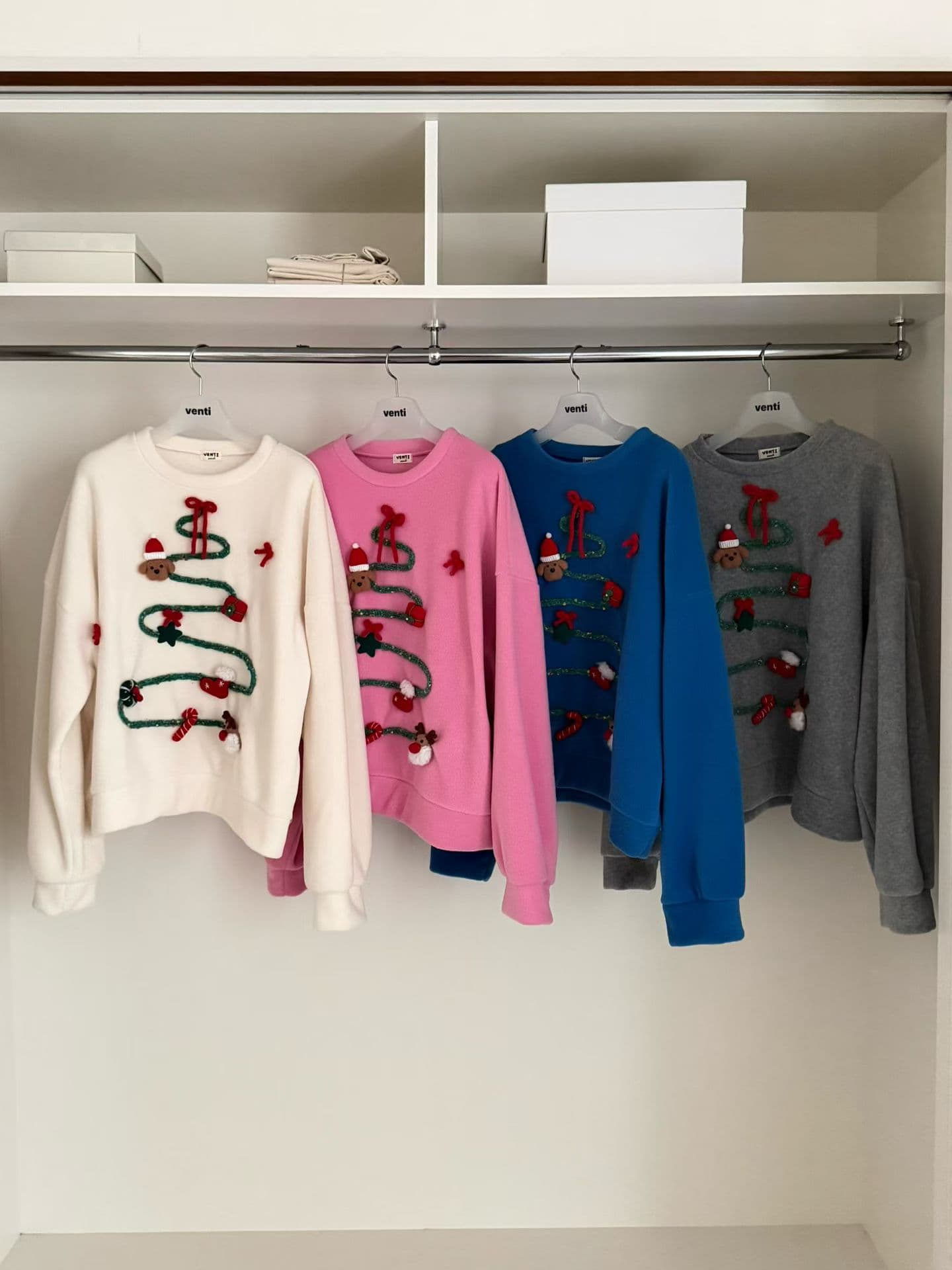 [VENTI] Christmas Box Sweatshirt 9