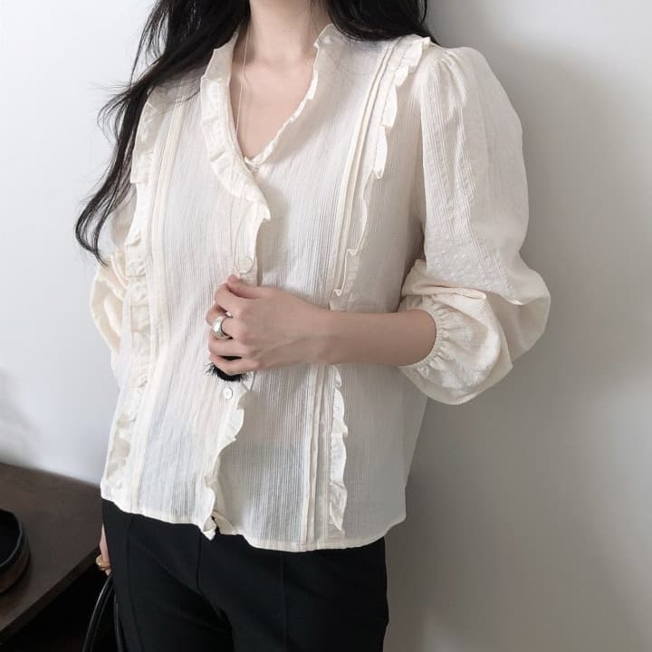 [LE BUTTER] Jane Frill Blouse 1