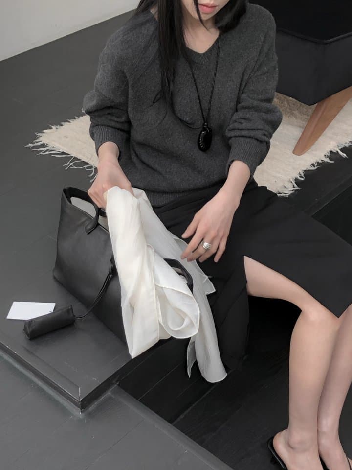 [LE BUTTER] Cashmere V-Neck Knit 10