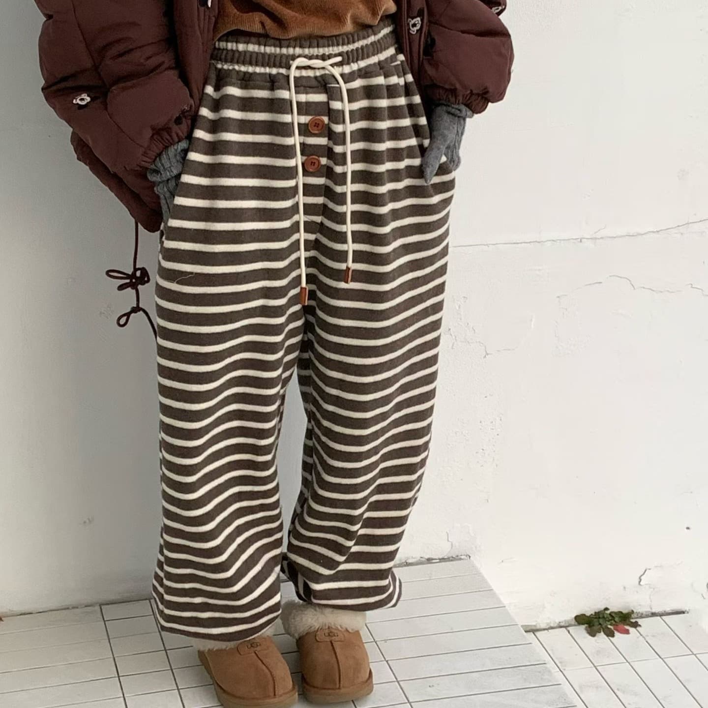 [VENTI] Nube Brushed Striped Jogger Pants 1