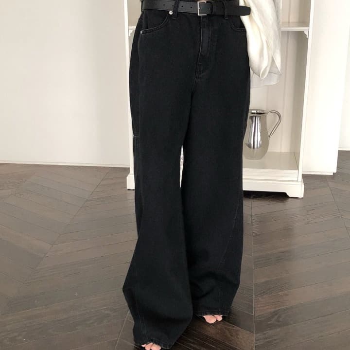 [LE BUTTER] Epor Black Jeans 1