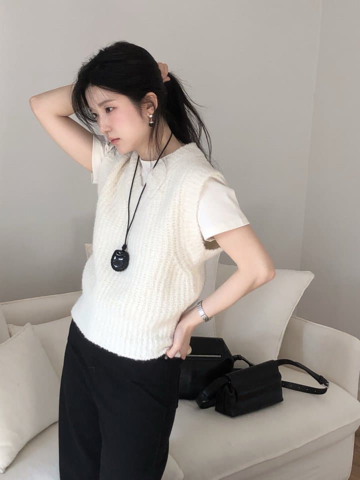 [LE BUTTER] Alpaca Vest 3