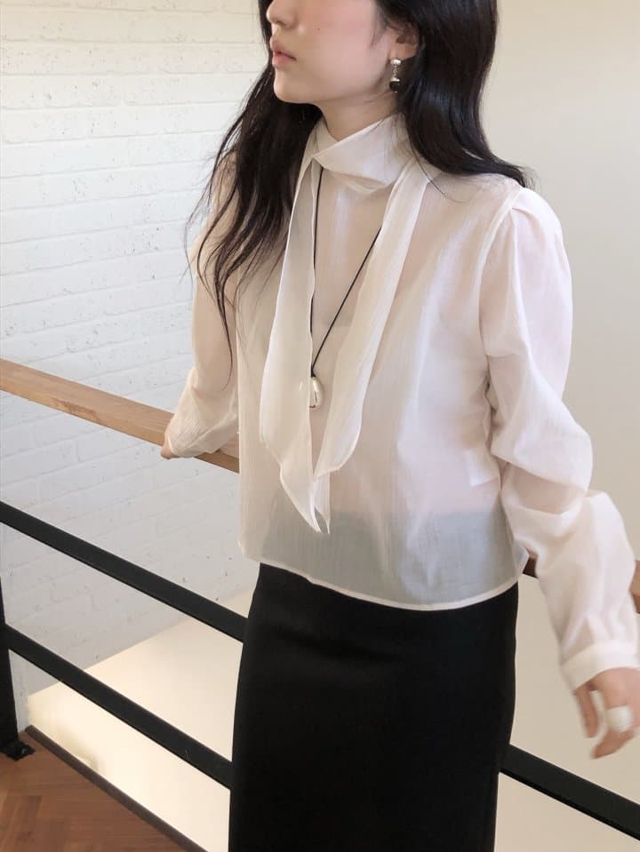 [LE BUTTER] Scarf Blouse 2