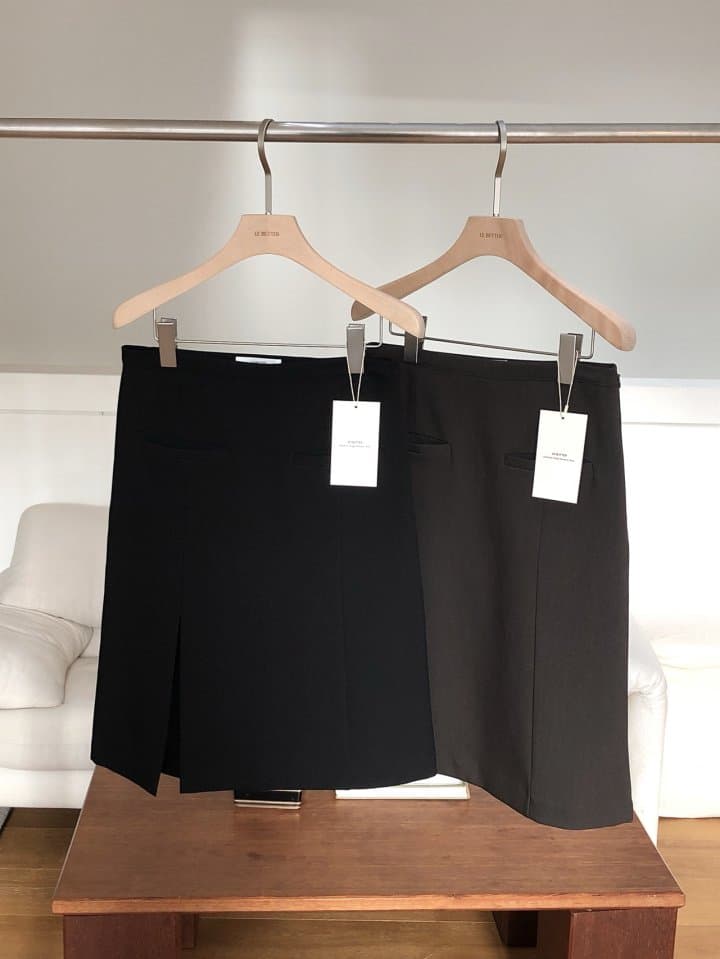 [LE BUTTER] Knob Slit Skirt 4