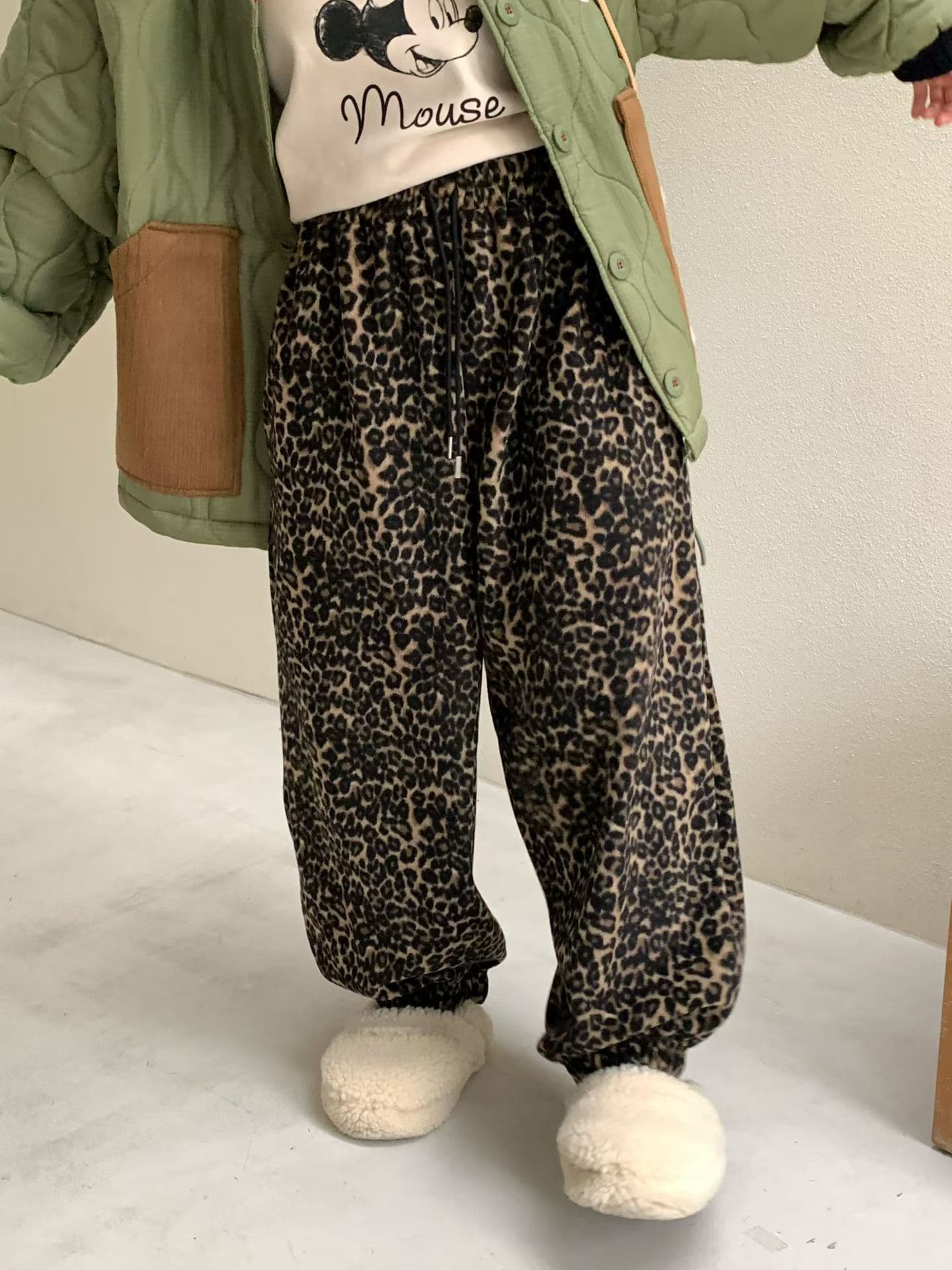 [VENTI] Leopard Fleece Jogger Pants 4
