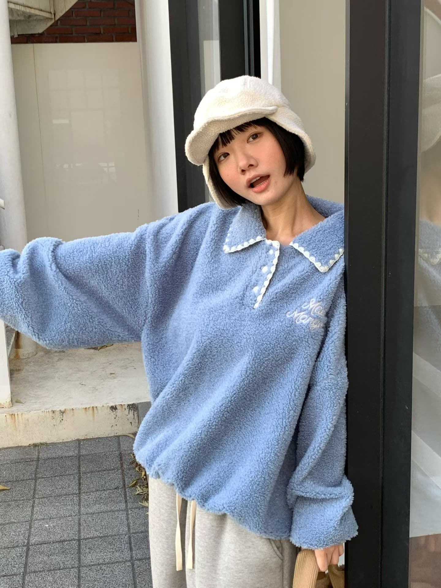 [VENTI] Mellow Collared Sweatshirt 9
